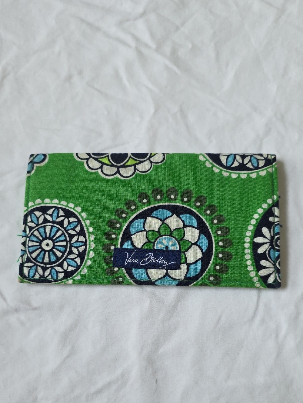 NWOT Vera Bradley Cupcakes Green Checkbook Cover - Picture 1 of 6